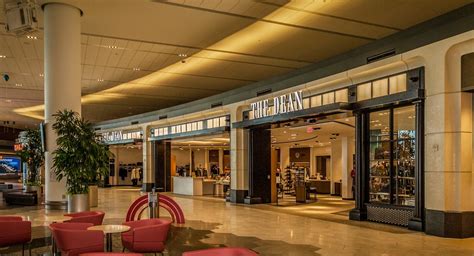 montreal airport shops.